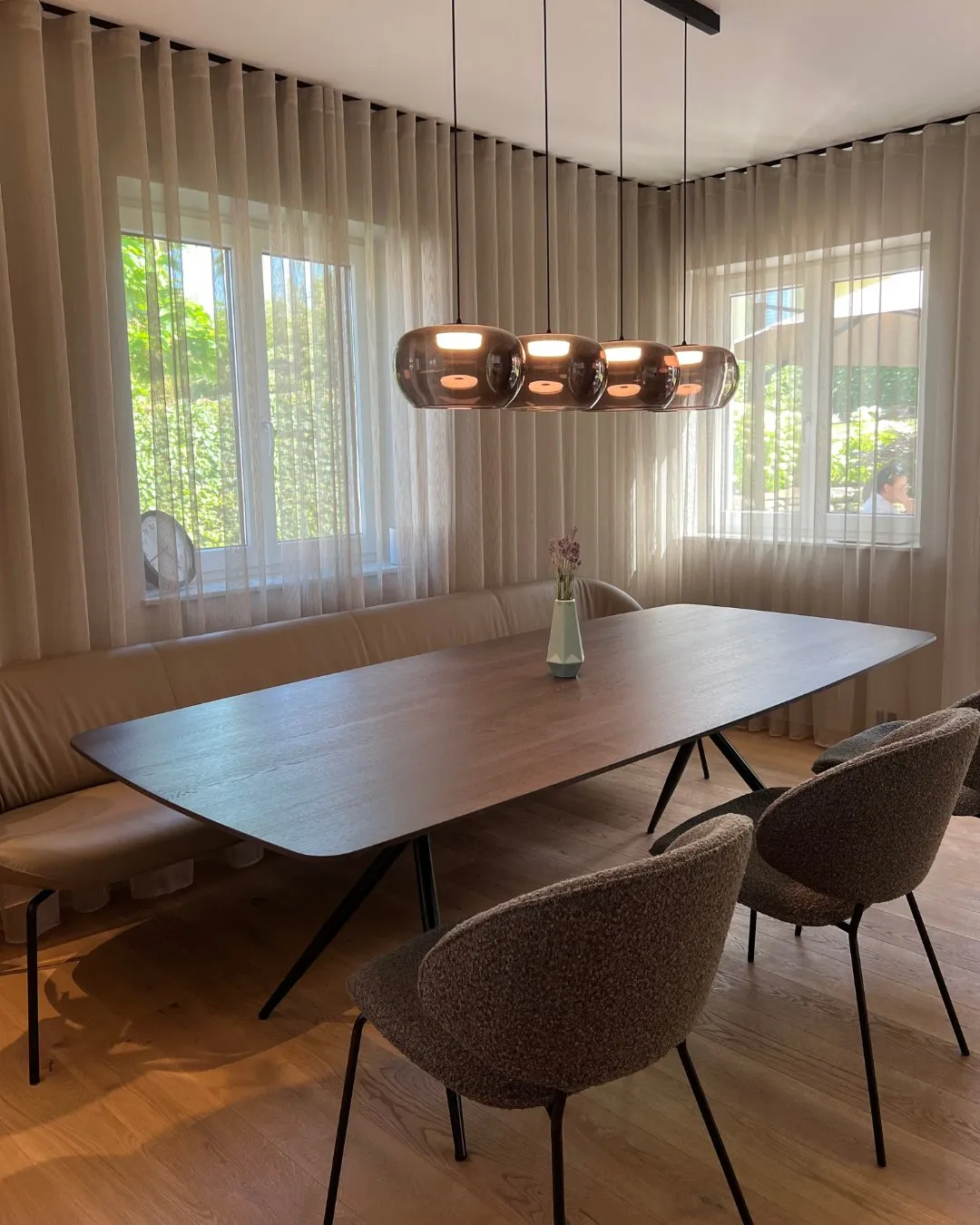 Tapete, Stoff und getöntes Glas