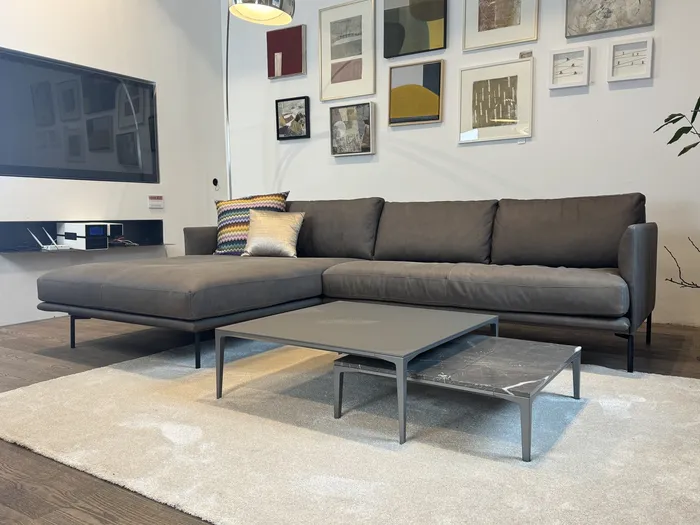 Ecksofa aus der Ausstellung im Abverkauf